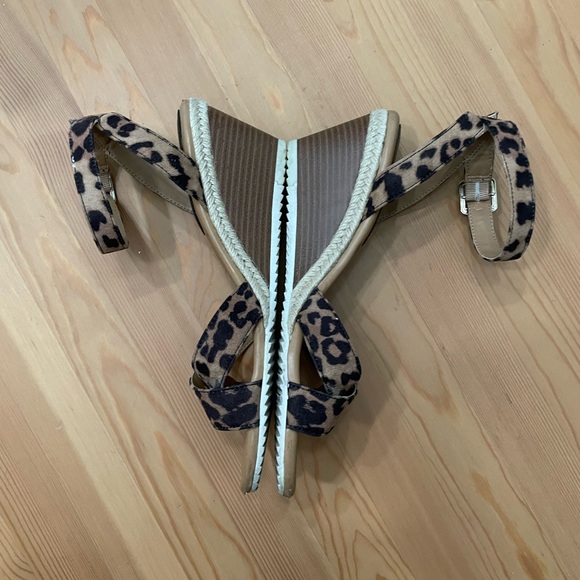 Kelly & Katie Cheetah Wedge Ankle
Strap Heel Size 8 - Picture 5 of 16